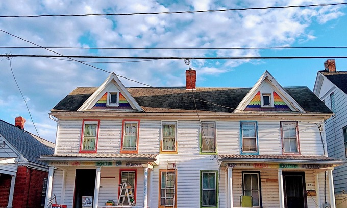 Martinsburg House | "The Rainbow House" of Martinsburg, West by God Virginia.nn1-bedroom