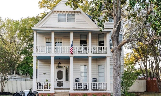 Smithville House | Pet-Friendly Ramona House: Steps from Downtown & Breakfast