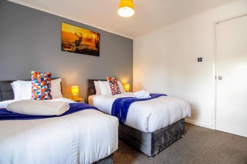 Central Milton Keynes Apartment | The Randolph Central Milton Keynes 3BR Apartment Free Parking Short and Long Stays available