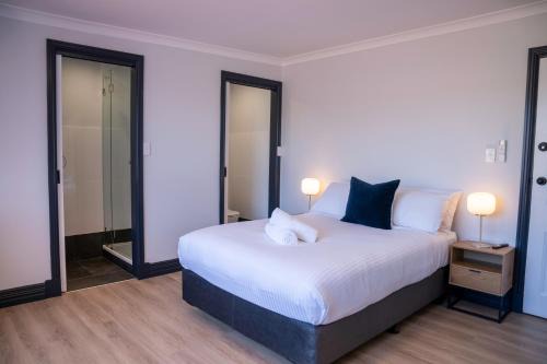 Waroona Hotel | Relax at The Rec Hotel Waroona: Family-Friendly & Inviting