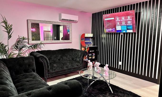 Edgewood House | The Record house! Next to Cruiseport/Airport & Beach