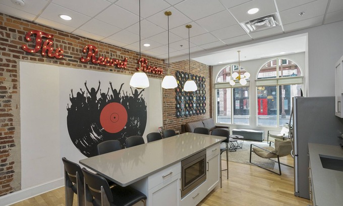 Downtown Nashville Condo | Pet-Friendly Retreat near Broadway - Rated 10/10 by Guests