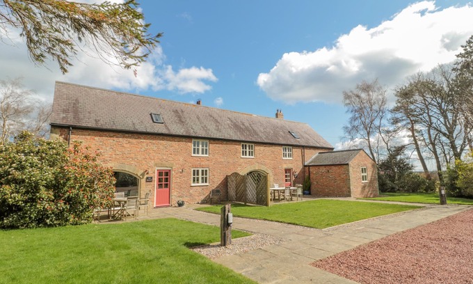 Morpeth Cottage | Family-Friendly Stay at The Red Barn with Open Fire