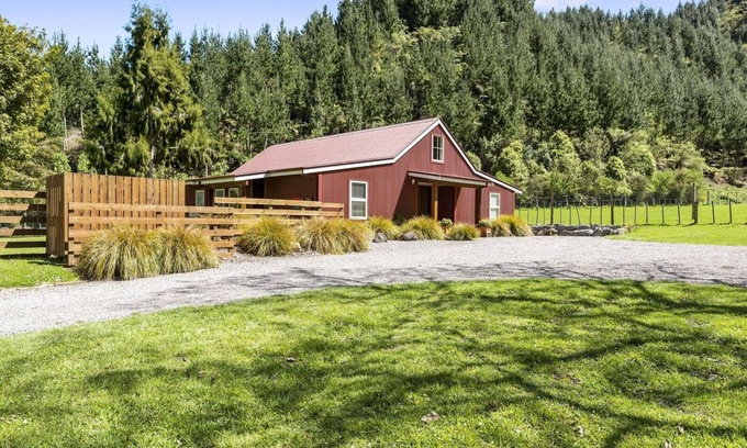 Lake Okareka House | Guest Rated 10/10: The Red Barn - Lake Okareka Getaway