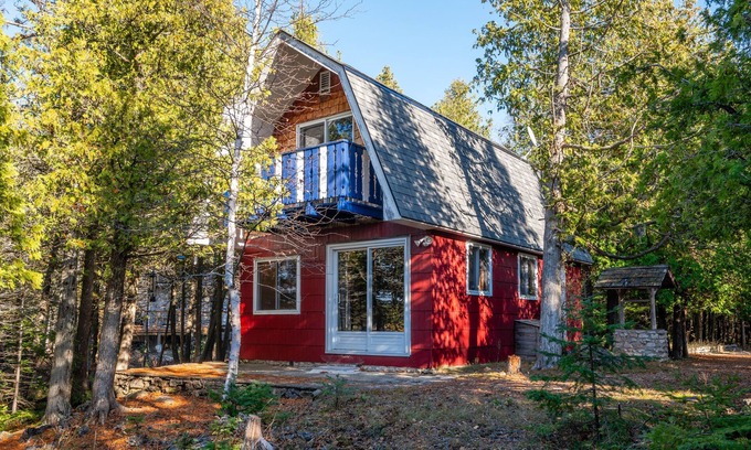 Northern Bruce Peninsula Cottage | Cozy Tobermory Cottage with Ocean and Lake Views