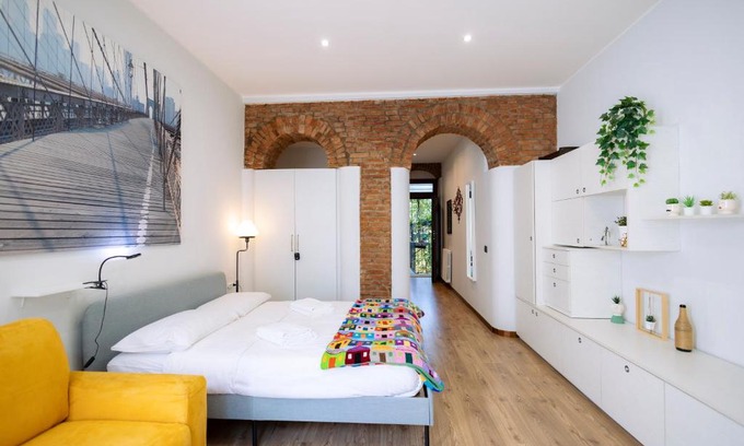 Tricolore Apartment | Family-Friendly Retreat at The Red Bricks Home - Rated 8.9