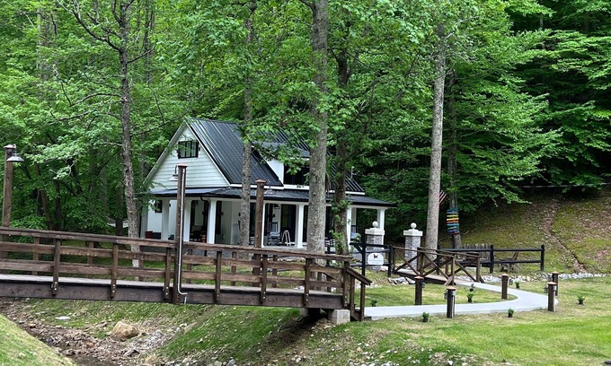 Williamson Cottage | Idyllic Red Dog Cottage in the Woods with Hot Tub