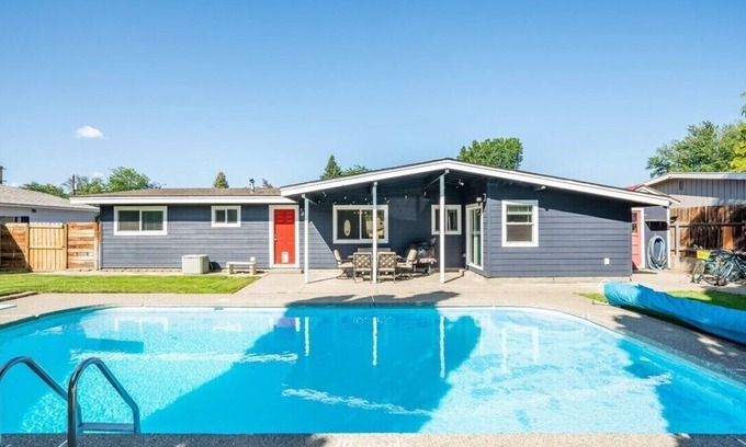 East Wenatchee House | Inviting Red Door Retreat with Pool, Hot Tub & Lake View