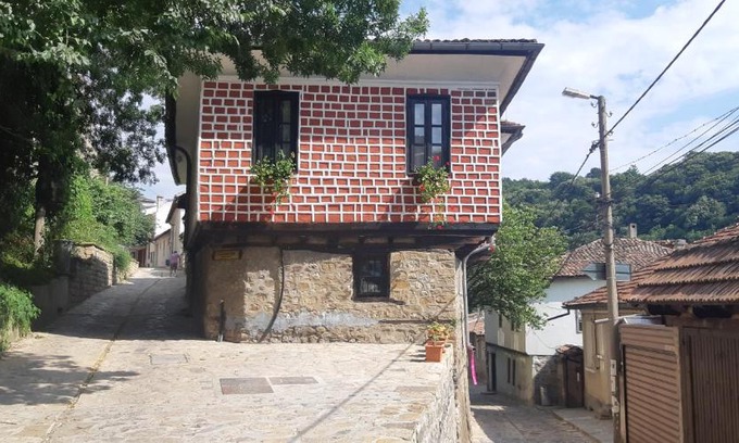 Veliko Tarnovo Villa | Discover The Red Konak: 10/10 Rated Family Retreat