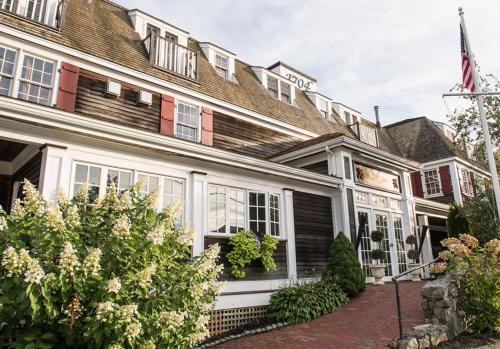 Cohasset Hotel | Discover The Red Lion Inn: Oceanfront Escape with Pool