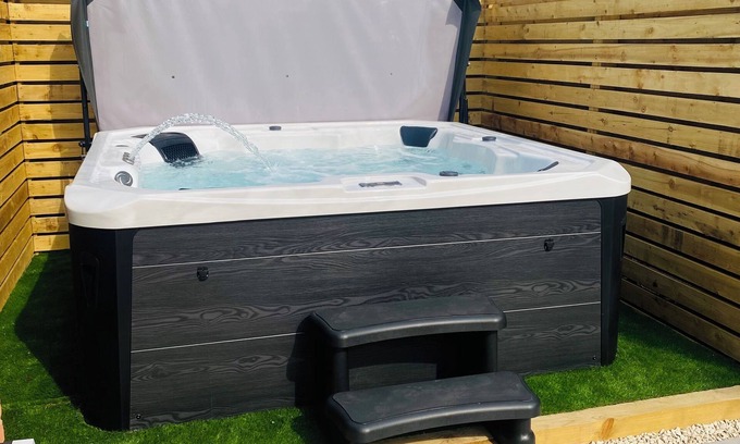 Woodborough House | Cozy Red Lodge Annexe: One-Bedroom with Private Hot Tub