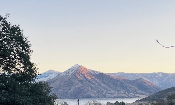 Wofford Heights Cabin | Romantic Retreat at The Red Onion: Pet-Friendly Paradise