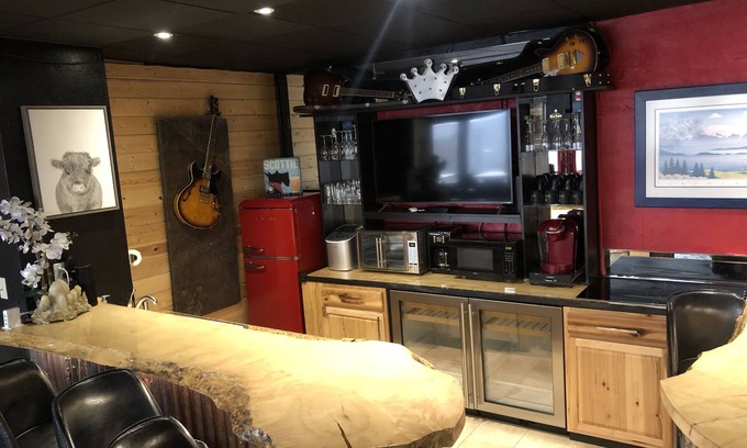 Heart of Missoula Condo | Unforgettable Stay at The Red Room - Downtown Missoula Condo