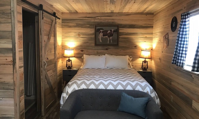 Coram Cabin | Discover The Red Station by Glacier - Cabin #4 with Pool & Ocean View