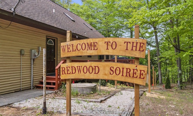 New Era House | Experience The Redwood Soiree: Hot Tub, Gym & More