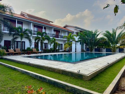 Nilaveli Hotel | Discover The Reef Resort: Family-Friendly with Pool Access
