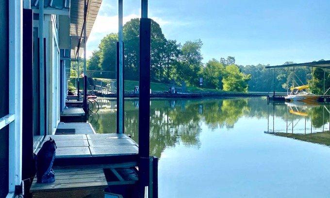 Bainbridge Boat Rental | The Reel Time on the Flint River houseboat.