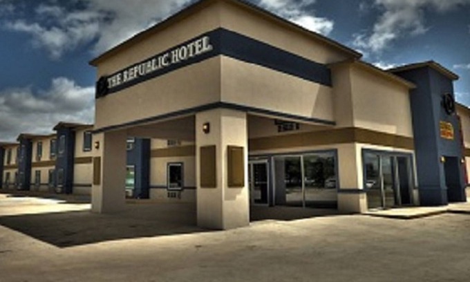 Big Lake Condo | Comfort Awaits at The Republic Hotel with Spa & Breakfast