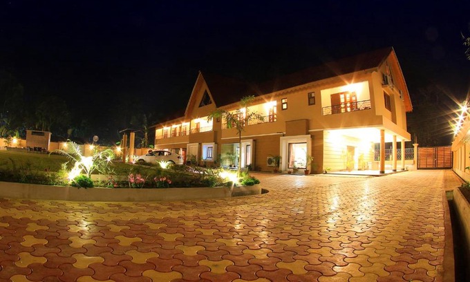 Lataguri Resort | Explore The Reserve Gorumara: Family-Friendly Retreat