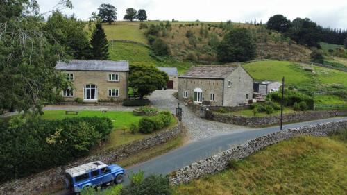 Lofthouse House | Top-Rated Reservoir View Cottages: Pet & Family Friendly Retreat