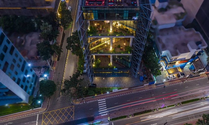 Dhaka House | The Residence by Gulshan Club is located 26 minutes driveway from Airport!