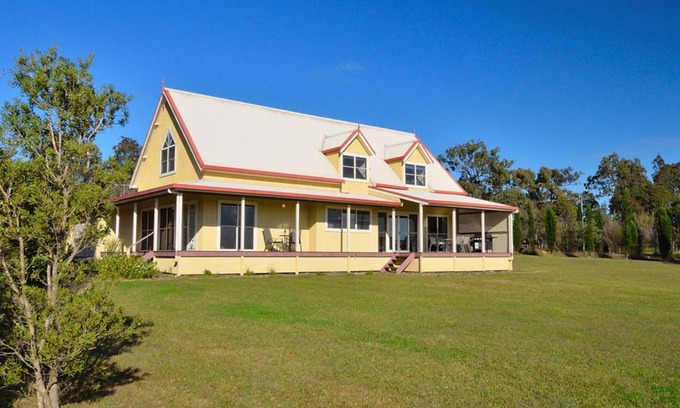 Lovedale House | Guest Rated 10/10: The Residence @ Elbourne Wines Awaits