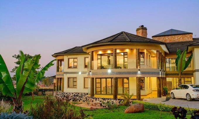 Harare East House | Indulge at The Residence Grand Villa with Spa & Hot Tub