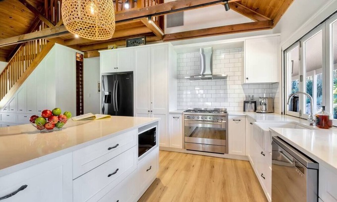 Wamberal House | Explore The Resort: Tennis, Pool & Oceanfront Bliss