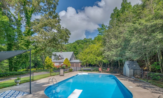 Mills River House | The Resort, Cabin, forest, 6 acres, private swimming pool, pickleball