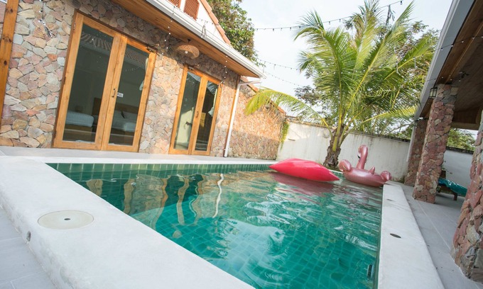 Na Chom Thian Villa | Relax at The Rest Pool Villa in Vibrant Pattaya