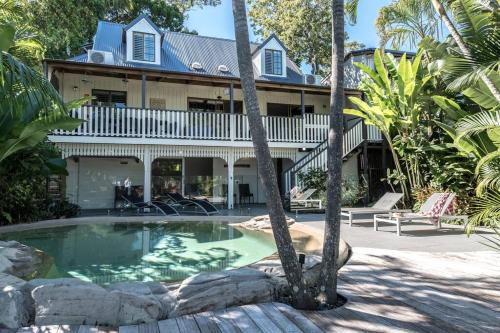 Noosa Heads House | Family-Friendly Noosa Beach Cottage with Pool Access
