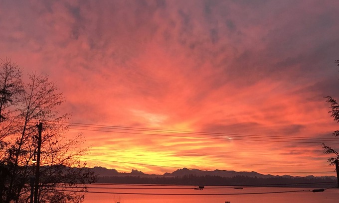 Lake Stevens House | Experience The Retreat: 2 Bedroom with Lake Views!