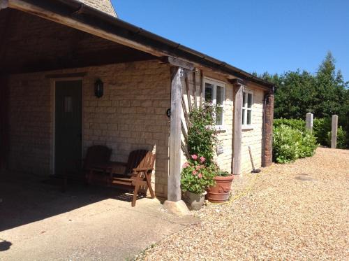 Castle Bytham House | Top-Rated Retreat: Clematis Cottages in Stamford