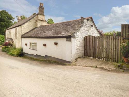Liskeard House | Pet-Friendly Family Escape at The Retreat - 4 Star Comfort