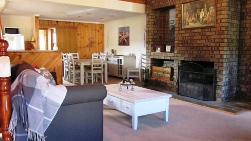 Batehaven House | Discover The Retreat on Matthew: Pet & Child Friendly Stay