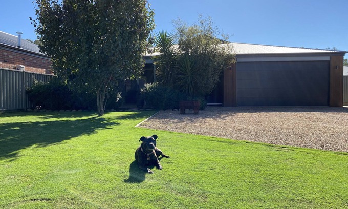 Bundalong House | Pet-Friendly Retreat with Ocean & Lake Views, 10/10 Rating