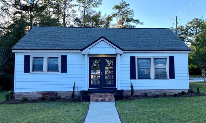 Brewton House | The Reunion House Is a Great Retreat in The Heart of Brewton, Alabama!