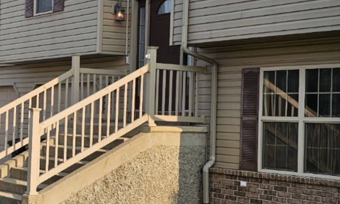 Waynesville House | Family-Friendly Retreat Near Fort Leonard Wood with Spa & Breakfast