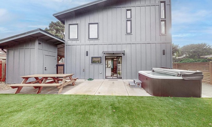 Florence House | Relax at The Rhododendron with Family-Friendly Amenities