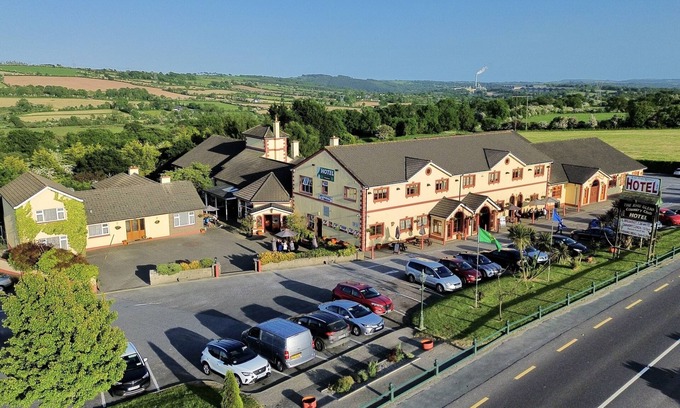 Waterford Hotel | Discover The Rhu Glenn Hotel: Family-Friendly Retreat Awaits