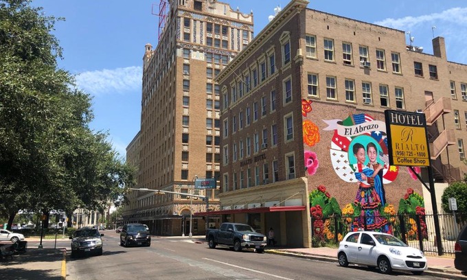 Western Division Hotel | Discover The Rialto Hotel: Pet-Friendly & Family-Approved