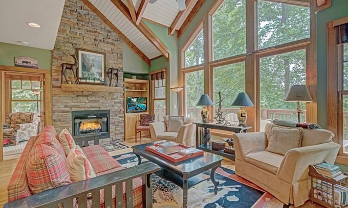 Foscoe House | Discover The Richlands: Gated Resort with Pools & Spa