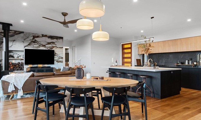 Booroobin Cabin | Experience The Ridge at Maleny – Deluxe Residence Awaits