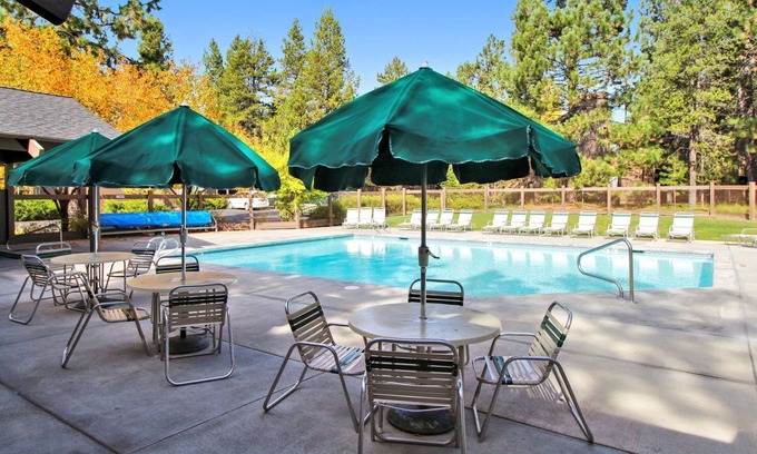Sunriver Condo | Unforgettable Stay at The Ridge - Pool, Hot Tub & Bikes