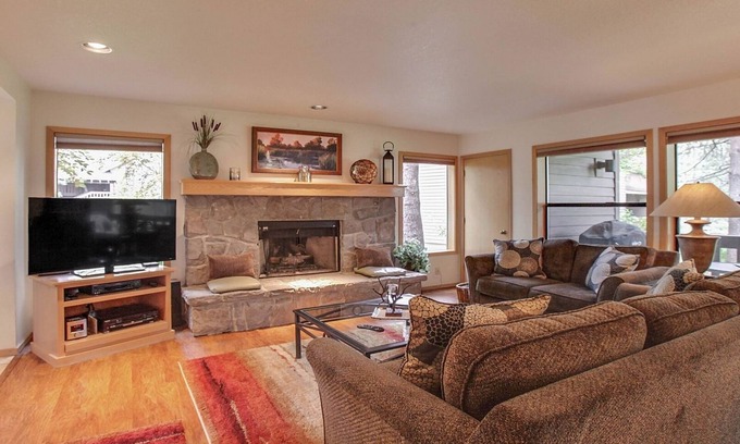 Sunriver Condo | Experience The Ridge at Sunriver: Pool, Spa & Bikes Await