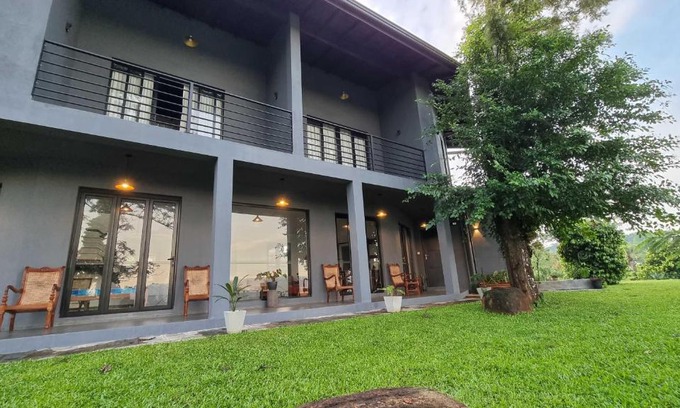 Doluwa Cabin | Cozy Retreat at The Ridge House with Breakfast Included