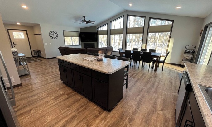 Onamia House | Pet-Friendly 3BR/2BA Home with Pool & Lake View Awaits!