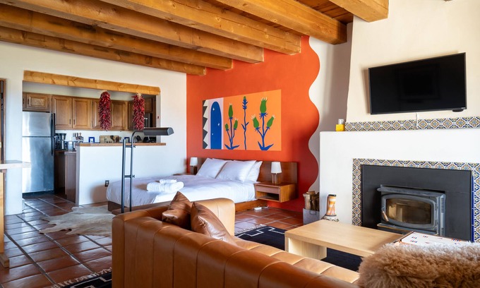 Arroyo Seco Apartment | Highly Rated Ristra Studio: 15 Minutes to Ski Valley