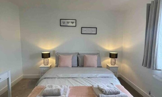Doncaster House | Cozy Rita House: Premium 2-Bed Property by Racecourse