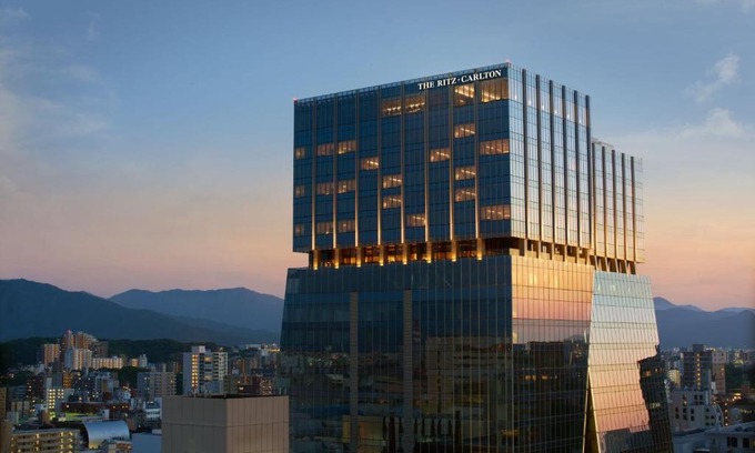 Chuo-ku Hotel | Discover The Ritz-Carlton Fukuoka: Oceanfront Luxury Awaits